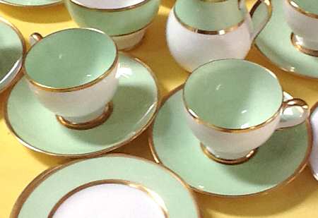 W1177 Footed Cup & Saucer Set
