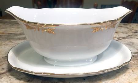 WIG725 Gravy Boat with Attached Underplate