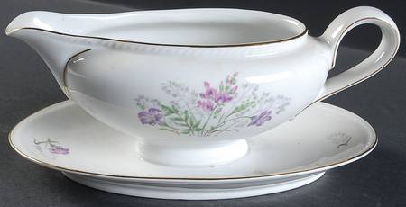 WIG726 Gravy Boat with Attached Underplate