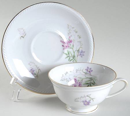 WIG726 Footed Cup & Saucer Set