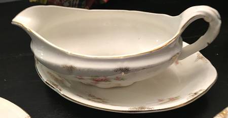 Eatonia Gravy Boat & Underplate