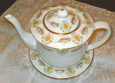 Rhiems Teapot & Lid