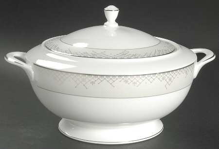 Giselle Round Covered Vegetable