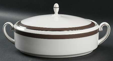 Sable Duchesse Oval Covered Vegetable