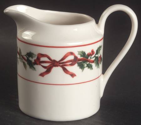 Holiday Garland Creamer