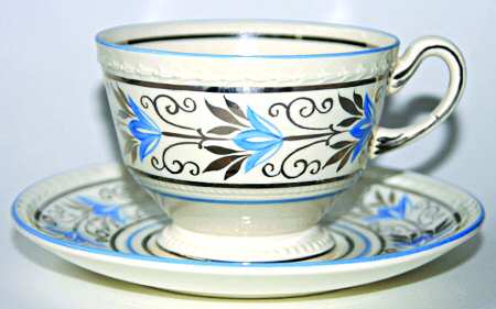 AMM9189 Footed Cup & Saucer Set