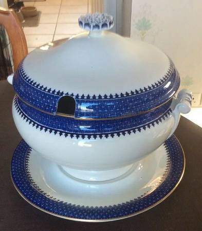 Lynn Tureen & Lid w/Underplate