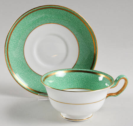 W977 Footed Cup & Saucer Set