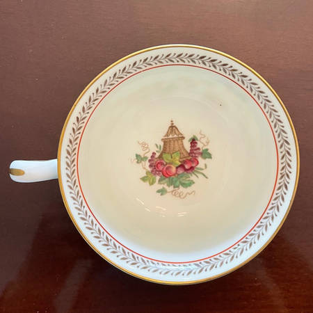 W737 Footed Cup