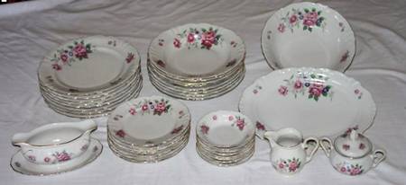 WIG974 Gravy Boat with Attached Underplate