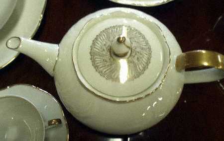 WIG743 Teapot & Lid