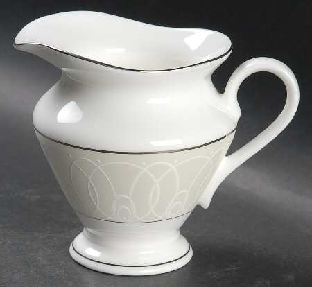 Ballet Icing Pearl Creamer