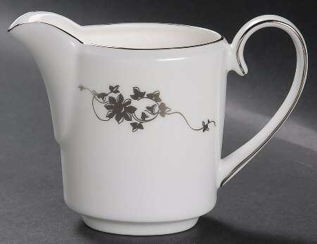 Vera Fleurs Creamer
