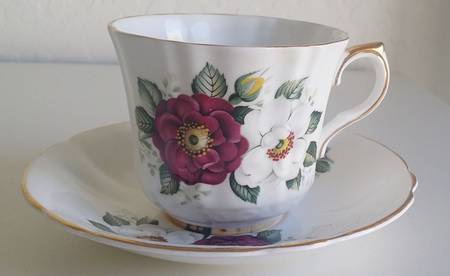 1577-52 Footed Cup & Saucer Set