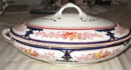 Lorraine Multicolor (Gold Trim) Oval Covered Vegetable