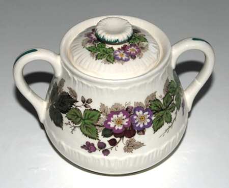 Bramble Multicolor (Shell Edge) Sugar Bowl & Lid
