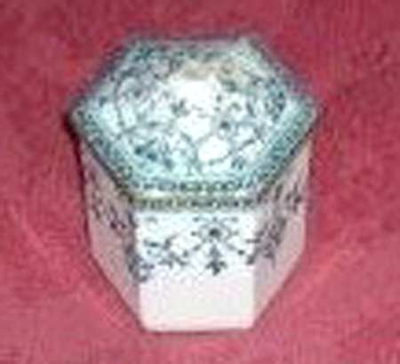 WW491 Dresser Jar and Lid