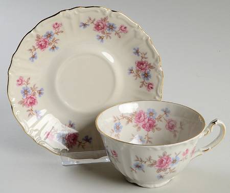 WIG1047 Footed Cup & Saucer Set