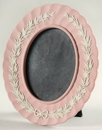 Cream Color on Pink Spiral Flute 6" Oval Picture Frame