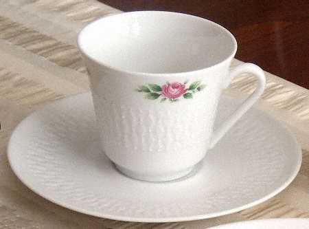 WIG1061 Footed Cup & Saucer Set
