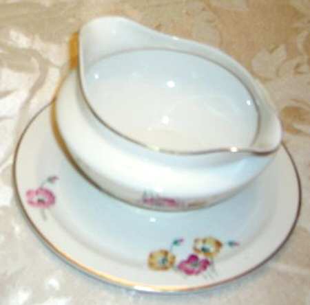 A9554 Gravy Boat with Attached Underplate