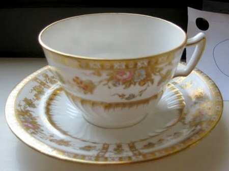 Y4750 Footed Cup & Saucer Set