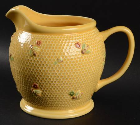 Honeybee 80 Oz Pitcher