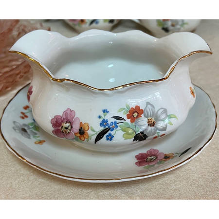 WAR201 Gravy Boat with Attached Underplate