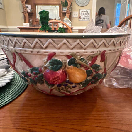 WOM19 9" Round Vegetable Bowl