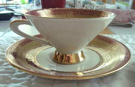 WIG1148 Footed Cup & Saucer Set