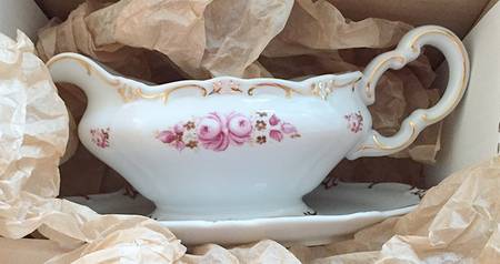 WEI106 Gravy Boat with Attached Underplate