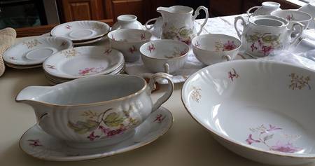 WIG1157 Gravy Boat with Attached Underplate