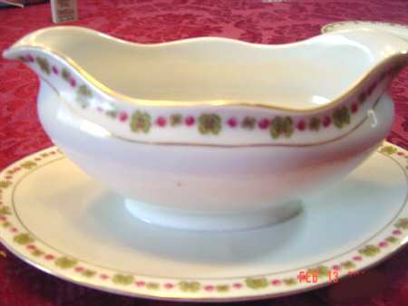 WEI109 Gravy Boat with Attached Underplate