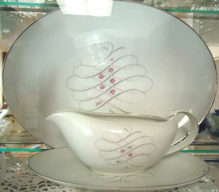 Gotham Gravy Boat & Underplate