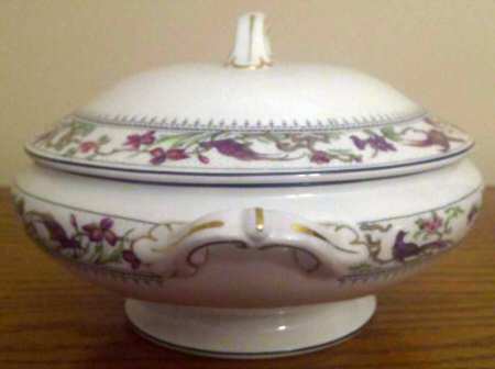 9738 (Black Trim) Round Covered Vegetable