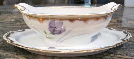 2452 Gravy Boat with Attached Underplate