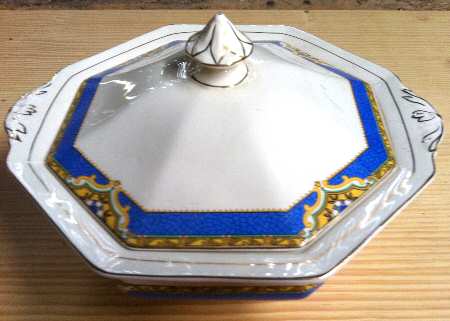 7274 Octagonal Covered Vegetable