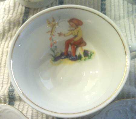 WAV81 Footed Cup