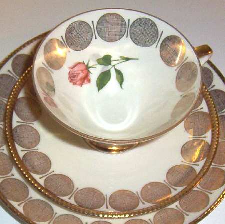 WIG1482 Footed Cup & Saucer Set