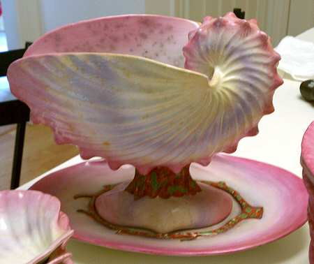 Nautilus Red and Blue Centerpiece with Underplate