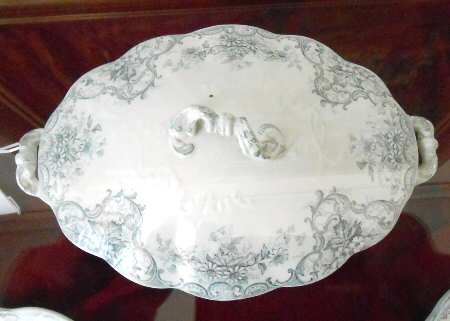 WW572 Oval Covered Vegetable
