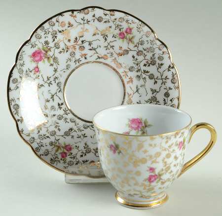 WIG770 Footed Cup & Saucer Set