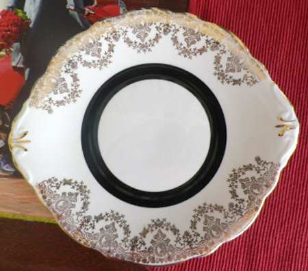 WID33 Handled Cake Plate