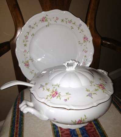 Windsor (Scalloped) Tureen & Lid w/Ladle & Underplate