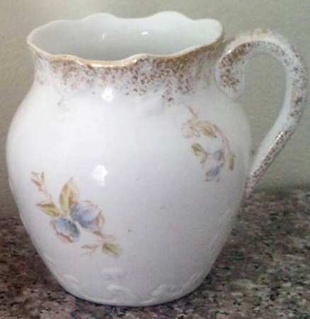 E1137 1-9 Small Pitcher