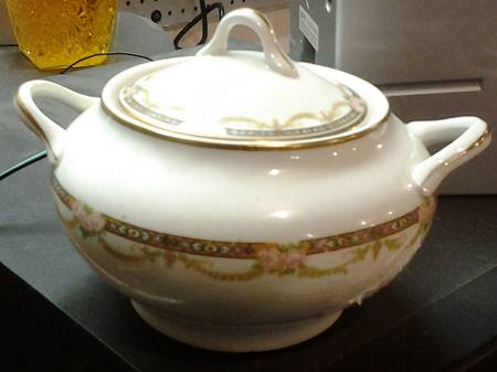 B2015 Sugar Bowl & Lid