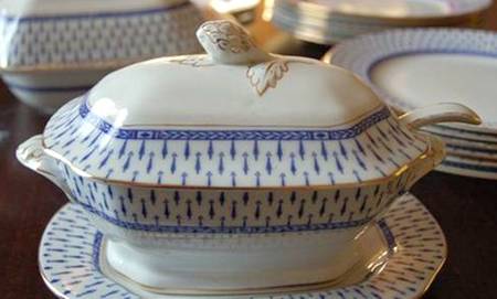 Clive Tureen & Lid w/Ladle & Underplate