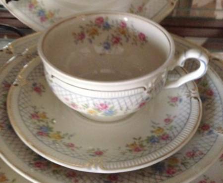 WIG1284 Footed Cup & Saucer Set