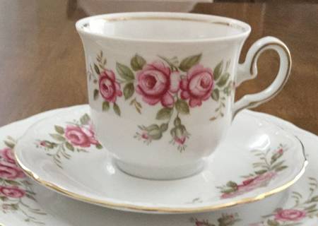 WIG1324 Footed Cup & Saucer Set
