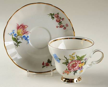 WIG1348 Footed Cup & Saucer Set